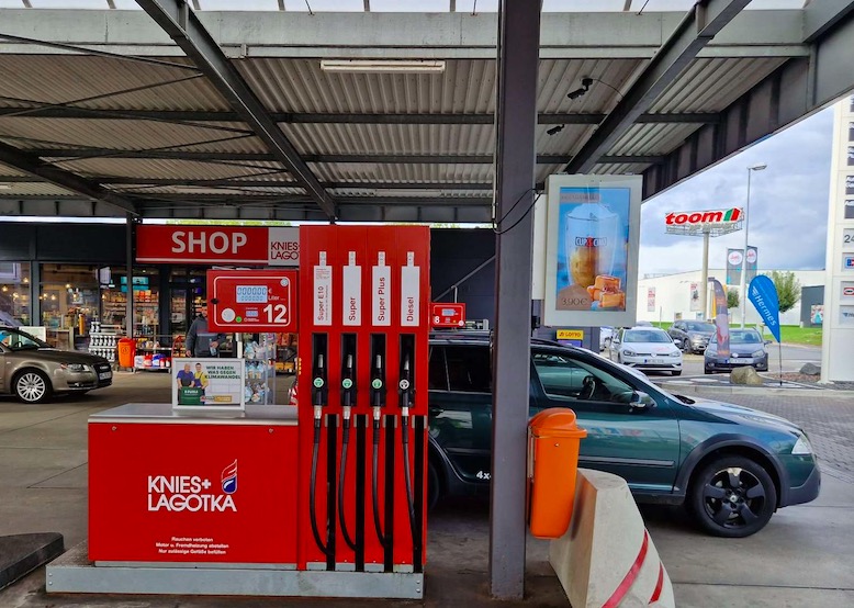 32inch Dual Side Outdoor  Screen installed in Gas Station